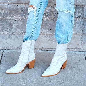 White boots - size 7.5